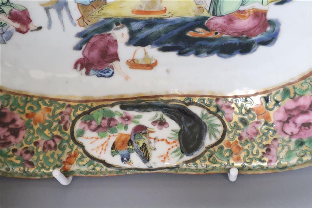 An early 19th century Cantonese supper dish, painted with sages, 27cm